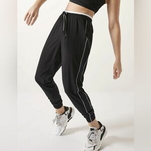 Athleta Brooklyn Jogger Black White Side Stripe Jogger Pants Size 4 Athletic